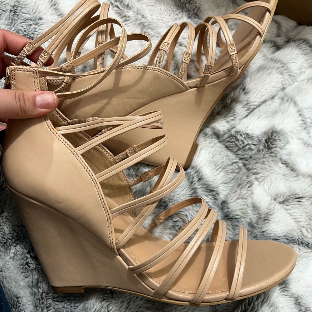 Super cute khaki heels